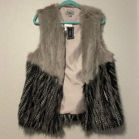 NWT Yaira Faux Fur Vest - Taupe Grey & Black - Picture 3 of 7